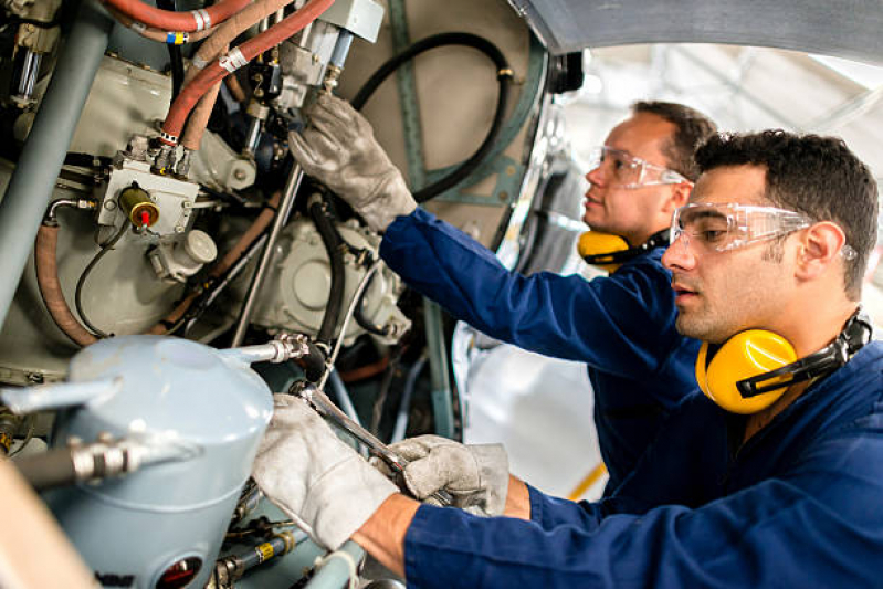 Cursos de Manutenção de Aeronaves Cursos de Manutenção de Aeronaves
